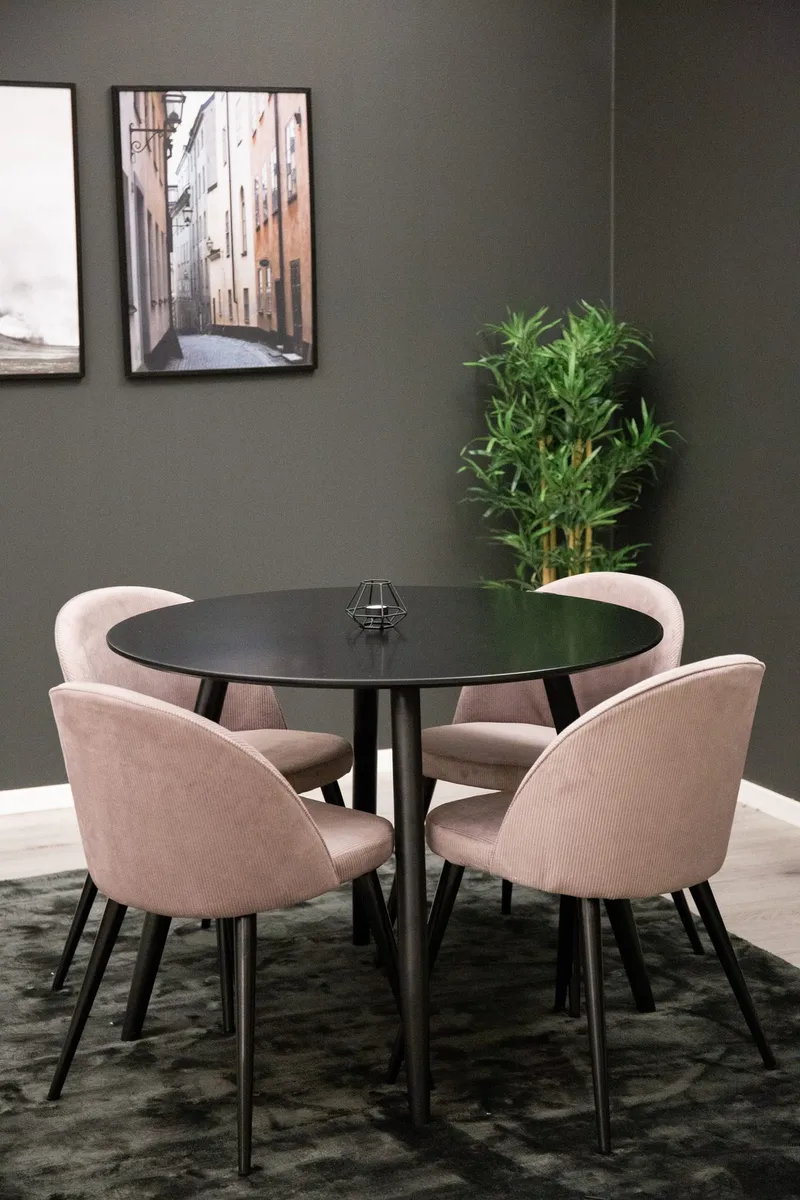 Plaza Spisebord 100x100 cm med 4 Velvet Spisebordsstole i Jernbanefløjl