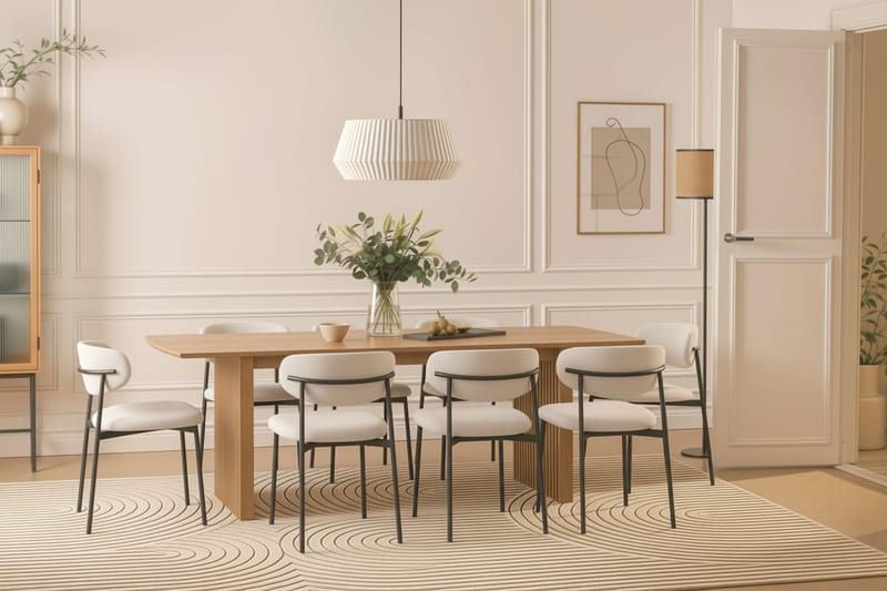 Richeto Spisebord 240 cm med 8 Lucy Spisestole - Naturlig finish / Hvid Bouclé / Metalben Sort - Møbler - Borde - Spisebordssæt