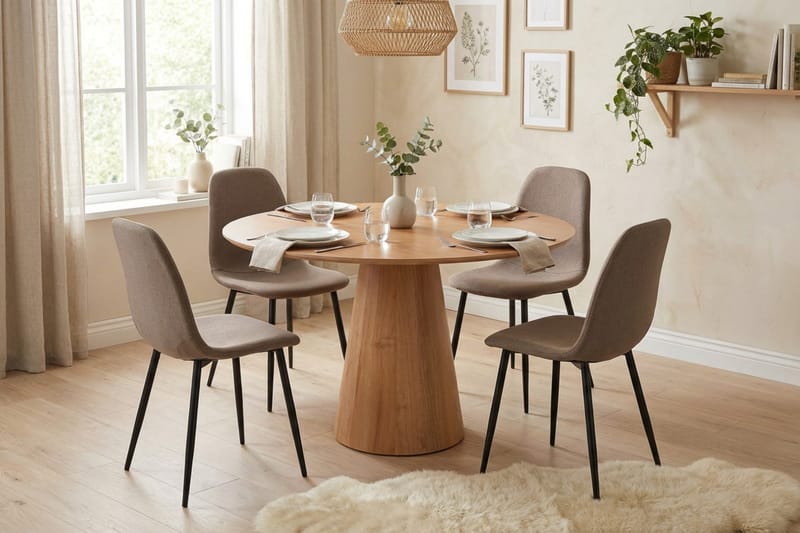 Siena spisegruppe rund 110 cm eg med 4 Nibe spisebordsstole - Eg - Møbler - Borde - Spisebordssæt