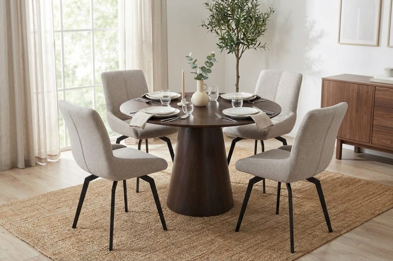 Siena spisegruppe rund 110 cm røget eg med 4 Mora spisestole - Røget eg - Møbler - Borde - Spisebordssæt