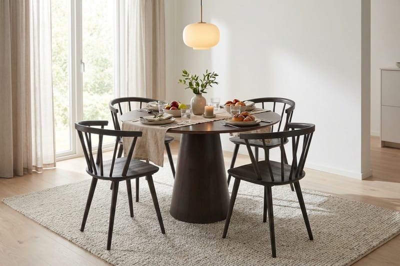 Siena spisegruppe rund 110 cm røget eg med 4 Tyrö spisestole - Røget eg - Møbler - Borde - Spisebordss æt