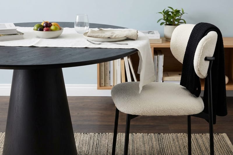 Siena spisegruppe rund 110 cm sort med 4 Lucy spisebordsstole - Sort - Møbler - Borde - Spisebordssæt