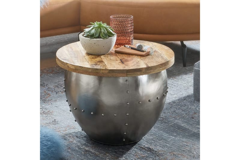 Sofabord Wohnling Massivt træ 60 cm Industriel nitteopbevaringsplads - Møbler - Borde - Sofabord