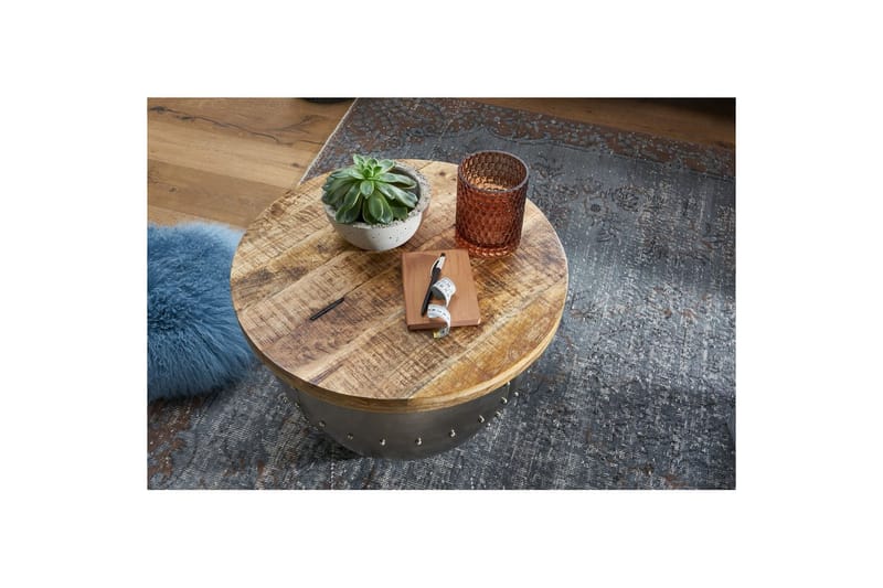 Sofabord Wohnling Massivt træ 60 cm Industriel nitteopbevaringsplads - Møbler - Borde - Sofabord