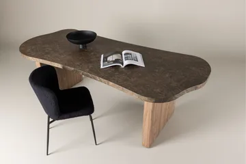 Eleonora Stort Asymmetrisk Spisebord 230 cm i Træ med Valnød- og Marmorudseende - Brun - Møbler - Borde - Spisebord og køkkenbord