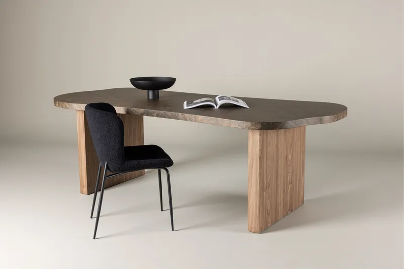 Eleonora Stort Asymmetrisk Spisebord 230 cm i Træ med Valnød- og Marmorudseende - Brun - Møbler - Borde - Spisebord og køkkenbord