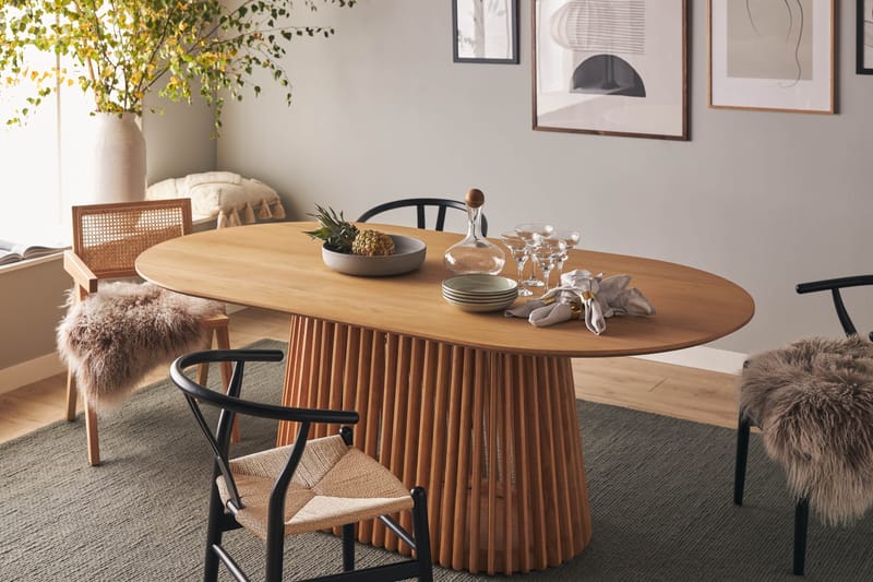 Peyra Spisebord 200 cm Ovalt Eg - Natur - Møbler - Borde - Spisebord og køkkenbord
