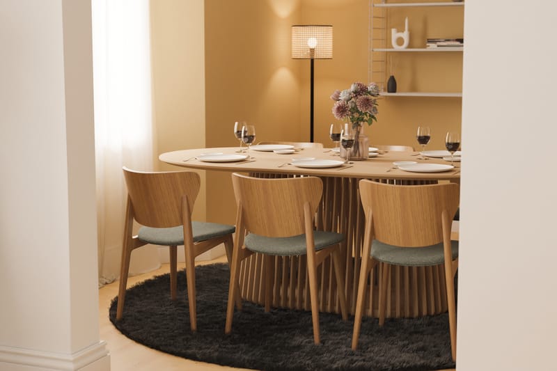 Peyra Spisebord 200 cm Ovalt Eg - Natur - Møbler - Borde - Spisebord og køkkenbord