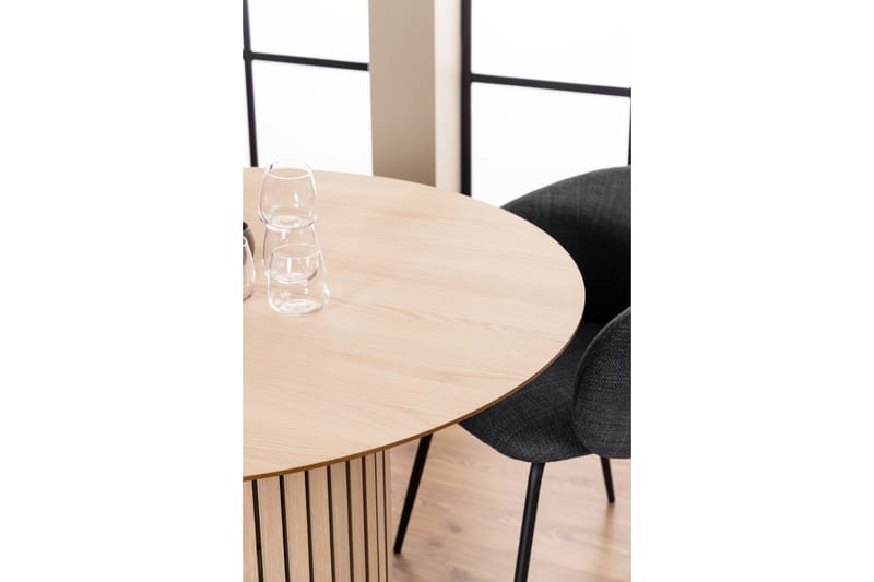 Sakie Rundt Spisebord 120 cm med Træ- og Egetræsudseende - Hvid - Møbler - Borde - Spisebord og køkkenbord