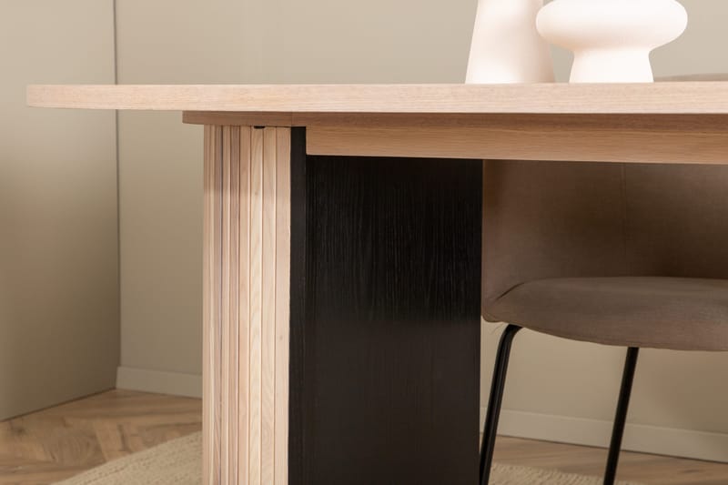 Biana Spisebordssæt 200 cm Oval inkl 4 Berita Stole - Beige/Sort - Møbler - Borde - Spisebordssæt