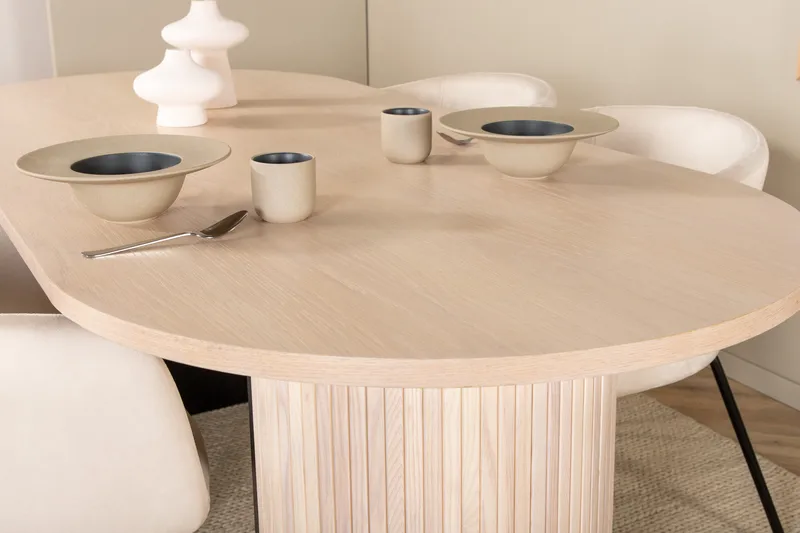 Biana Spisebordssæt 200 cm Oval inkl 4 Berita Velourstole - Beige/Sort - Møbler - Borde - Spisebordssæt