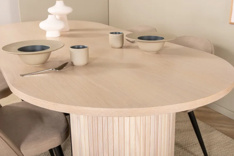 Biana Spisebordssæt 200 cm Oval inkl 4 Velvets Stole - Beige/Sort - Møbler - Borde - Spisebordssæt