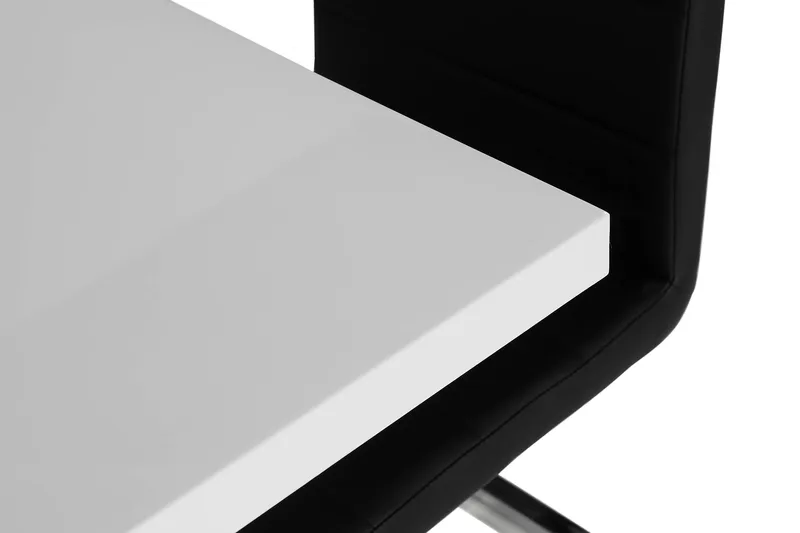 Cesi Spisebordssæt 140 cm med 4 Cibus Stole - Hvid/Sort/Sort PU/Krom - Møbler - Borde - Spisebordssæt