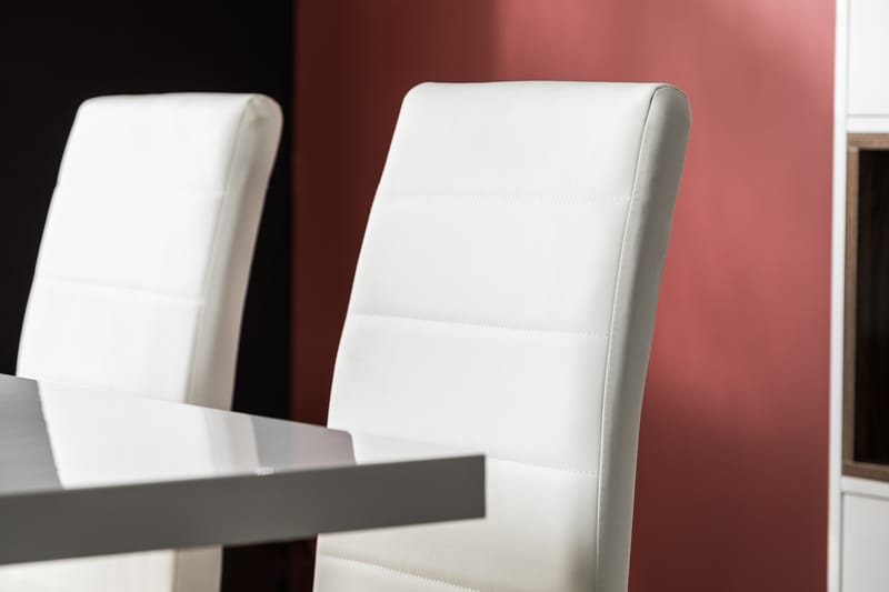 Cesi Spisebordssæt 140 cm med 4 Cibus Stole - Hvid/Sort/Sort PU/Krom - Møbler - Borde - Spisebordssæt