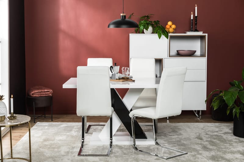 Cesi Spisebordssæt 140 cm med 4 Cibus Stole - Hvid/Sort/Sort PU/Krom - Møbler - Borde - Spisebordssæt