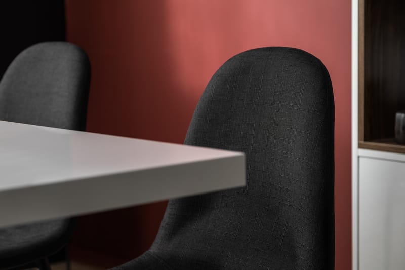 Cesi Spisebordssæt 140 cm med 4 Nibe Stole - Hvid/Sort - Møbler - Borde - Spisebordssæt