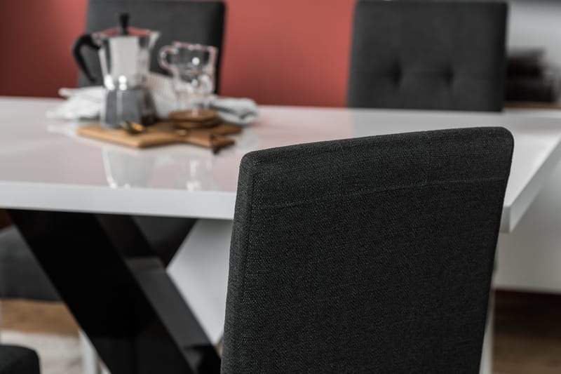 Cesi Spisebordssæt 140 cm med 4 Viktor Stole - Hvid/Sort/Sort PU - Møbler - Borde - Spisebordssæt