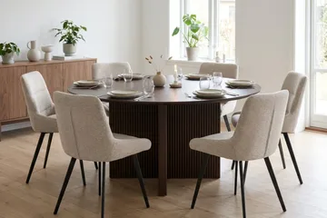 Edda spisegruppe rund 150 cm røget eg med 6 Mora spisestole - Røget eg - Møbler - Borde - Spisebordssæt