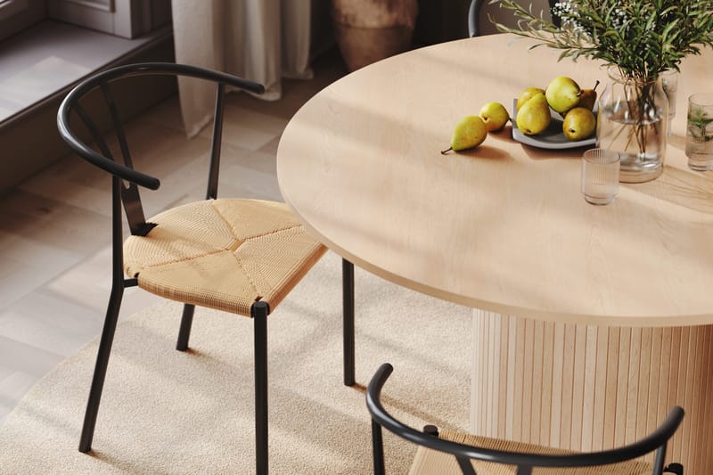 Kopparbo Spisebordssæt 130 cm Rund inkl 4 Elysia Stole - Beige / Sort - Møbler - Borde - Spisebordssæt