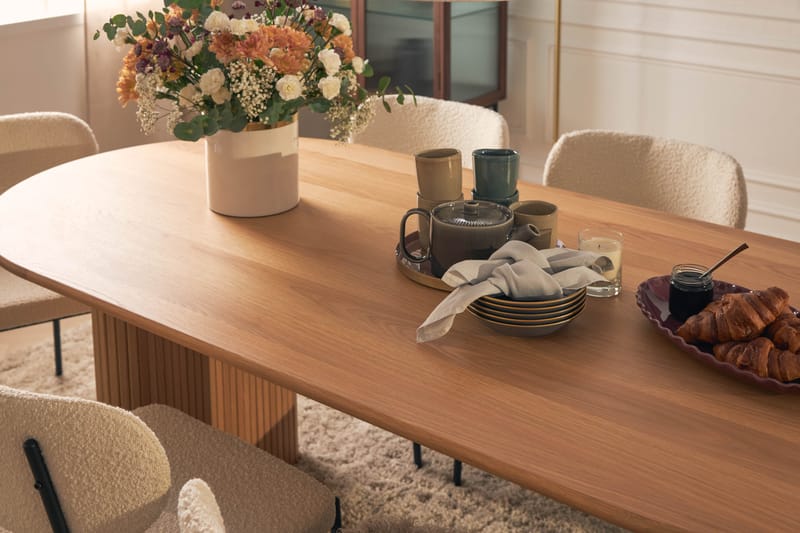 Noira Matbord 220 cm Ek med 6st Gemmiano Matstol - Natur - Møbler - Borde - Spisebordssæt