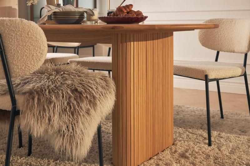 Noira Matbord 220 cm Ek med 6st Gemmiano Matstol - Natur - Møbler - Borde - Spisebordssæt