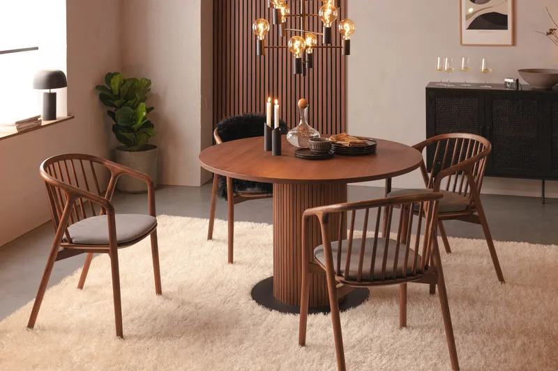 Noira Matgrupp 120 cm Runt Matbord med 4 Noira Stolar - Valnød - Møbler - Borde - Spisebordssæt