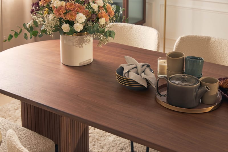 Noira Ovalt Matbord 220 cm Valnöt med 6 Gemmiano Matstolar - Brun / Teddy / Træ - Møbler - Borde - Spisebordssæt