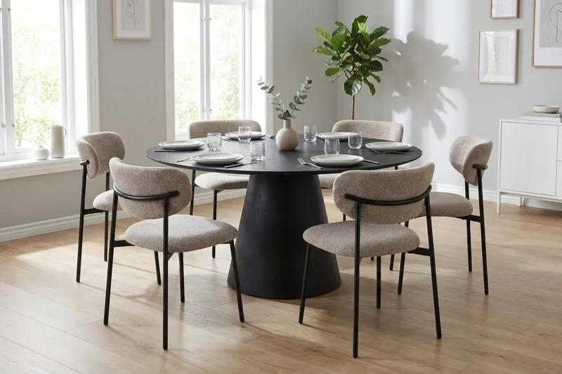 Siena spisegruppe rund 150 cm Sort med 6 Lucy-spisestole - Sort - Møbler - Borde - Spisebordssæt