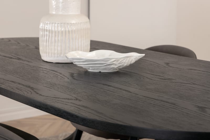 Skate ovalt spisebord med 4st Velvet spisebordsstol - Spisebordssæt