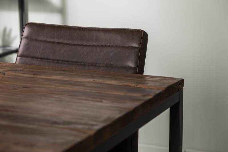 Wilmer Spisebordssæt 140 cm med 4 House Stole Vintage - Rustik Elm/Sort/Mørkebrun PU - Møbler - Borde - Spisebordssæt