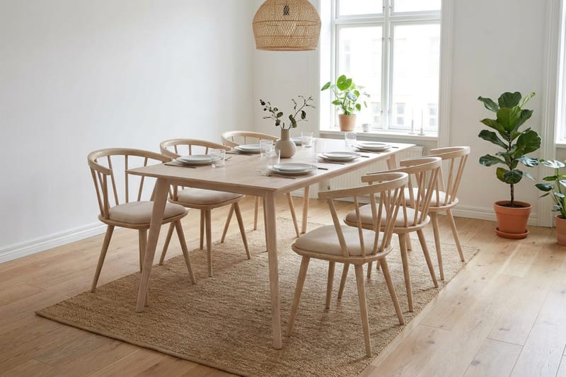 Tyrö spisegruppe 190 cm whitewash med 6 stk. Tyrö armstole med hynde - Whitewash - Møbler - Borde - Spisebordssæt