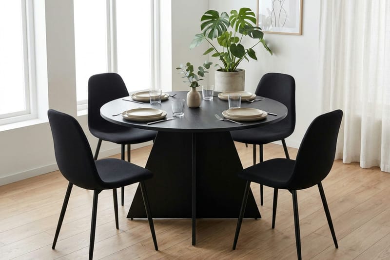 Vera spisegruppe rund 110 cm sort med 4 Nibe spisebordsstole - Sortbejdset eg - Møbler - Borde - Spisebordssæt