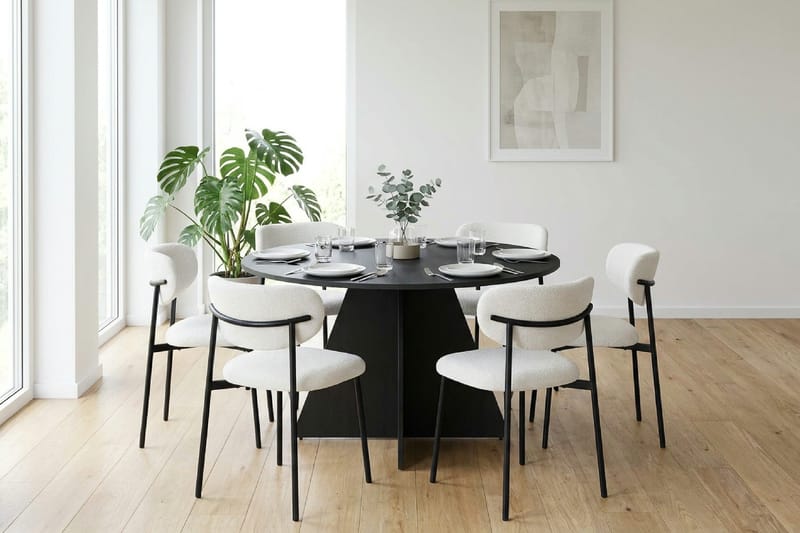 Vera spisegruppe rund 130 cm sort med 6 Lucy spisebordsstole - Sortbejdset eg - Møbler - Borde - Spisebordssæt