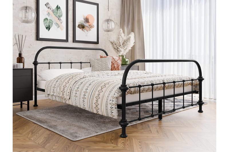 Aleesha Sengeramme 140x200 cm - Sort - Møbler - Senge - Sengeramme & sengestel