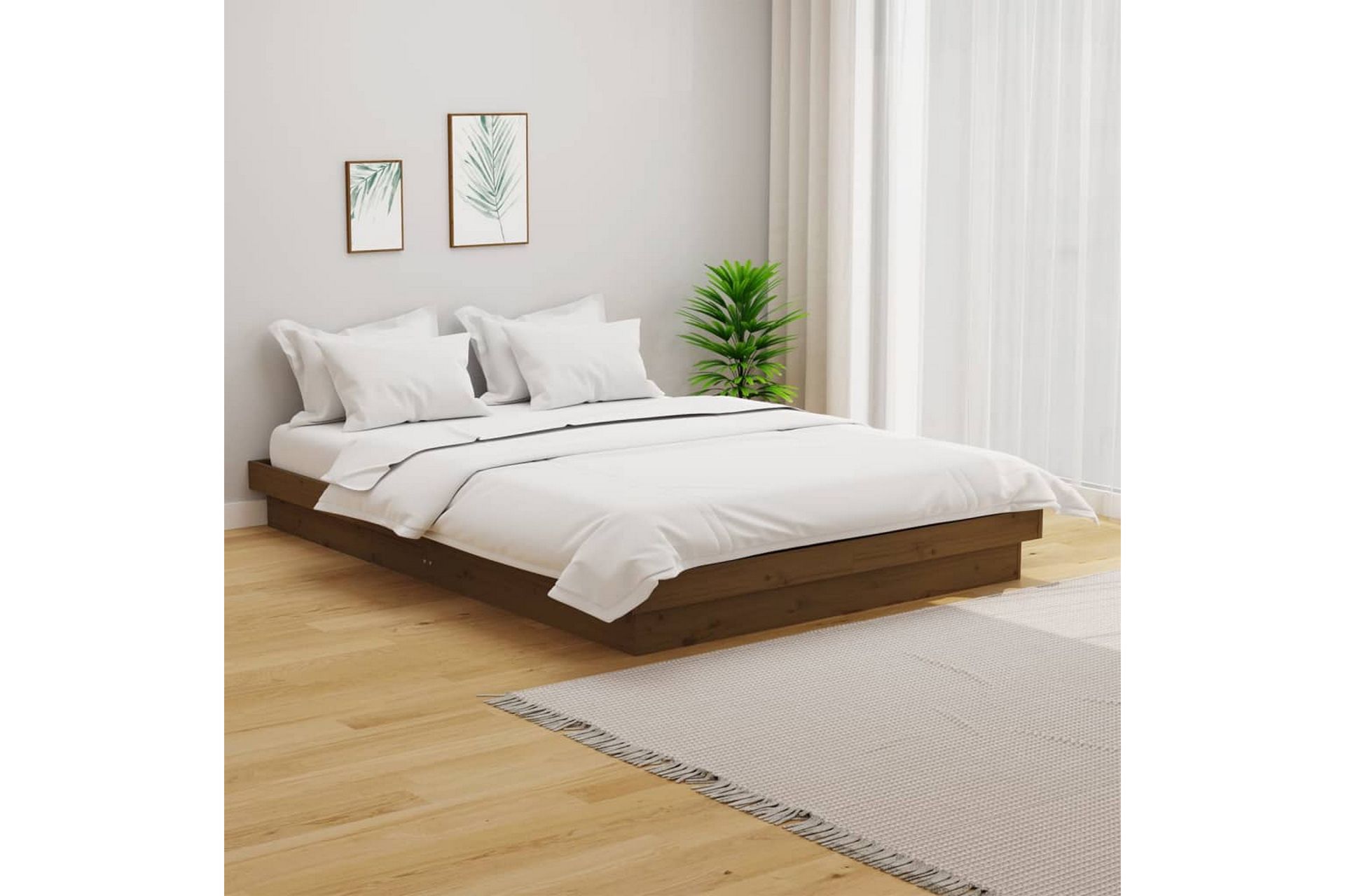 beBasic sengeramme 135x190 cm 4FT6 Double massivt træ gyldenbrun - Brun - Møbler - Senge - Sengeramme & sengestel