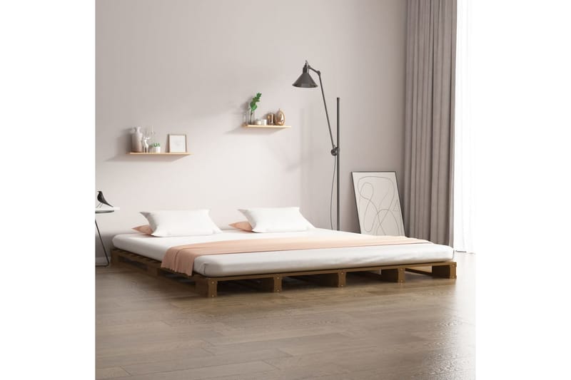 beBasic sengeramme 140x190 cm massivt fyrretræ gyldenbrun - Brun - Møbler - Senge - Sengeramme & sengestel