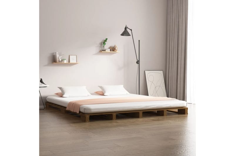 beBasic sengeramme 150x200 cm King Size massivt fyrretræ gyldenbrun - Brun - Møbler - Senge - Sengeramme & sengestel