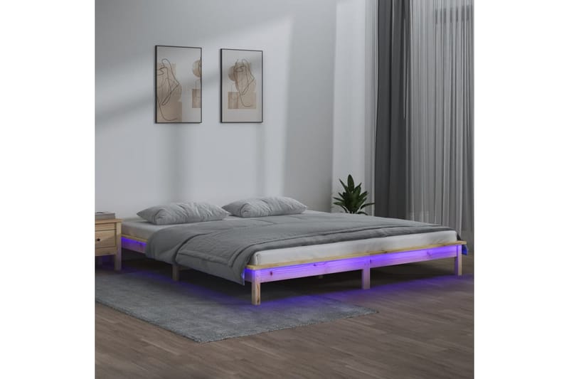 beBasic sengeramme med LED-lys 140x190 cm massivt træ - Brun - Sengeramme & sengestel