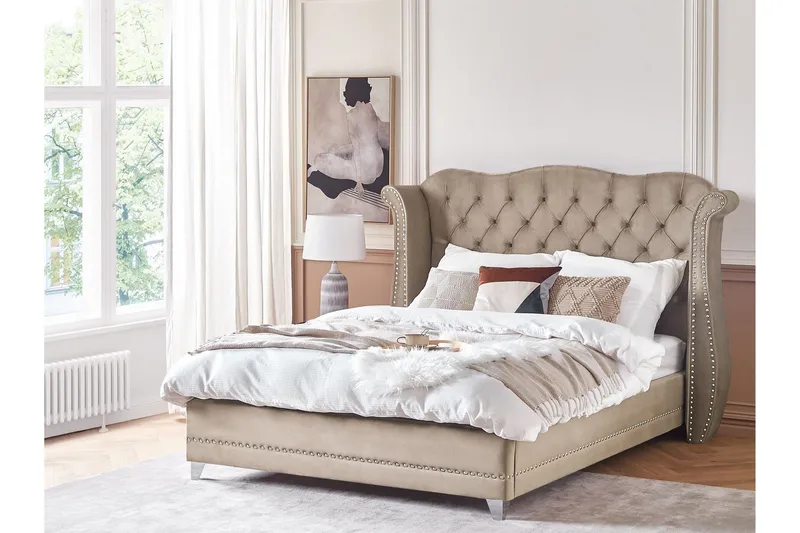 Bode Blød Sengeramme 180x200 cm i Fløjl med Sengegavl - Taupe - Møbler - Senge - Sengeramme & sengestel