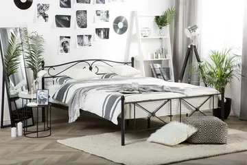 Finnicka Dobbeltseng 140x200 cm - Sort - Møbler - Senge - Sengeramme & sengestel