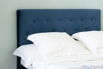 Ella Sengepakke 140x200 cm Pikeret Gavl - Mørkeblå / velour - Møbler - Senge - Komplet sengepakke