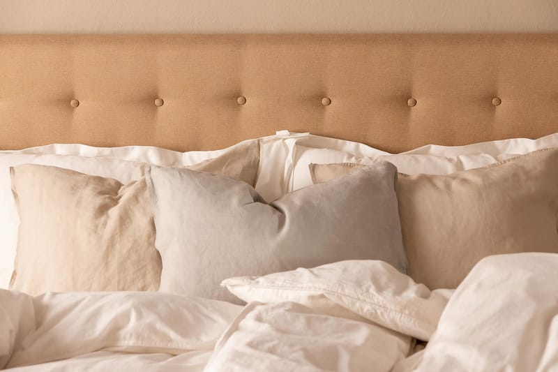 Scarlett Sengepakke 150x200 Skummadras - Knappet gavl Beige - Møbler - Senge - Komplet sengepakke