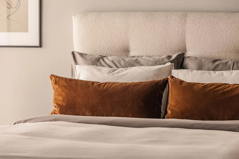 Oslo Lyx Sengepakke Boucle 140x200 Knappet gavl - Lysebeige - Møbler - Senge - Kontinentalsenge