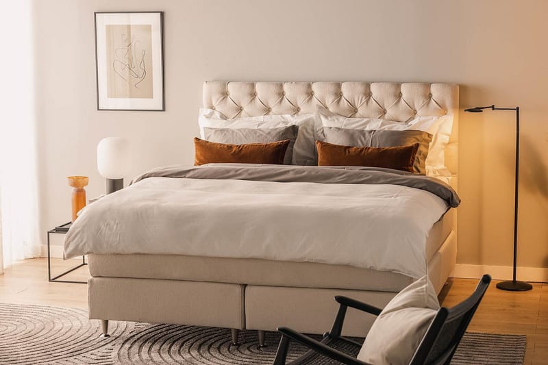 Oslo Lyx Sengepakke Boucle 160x200 Dybttuftet gavl - Lysebeige - Møbler - Senge - Kontinentalsenge