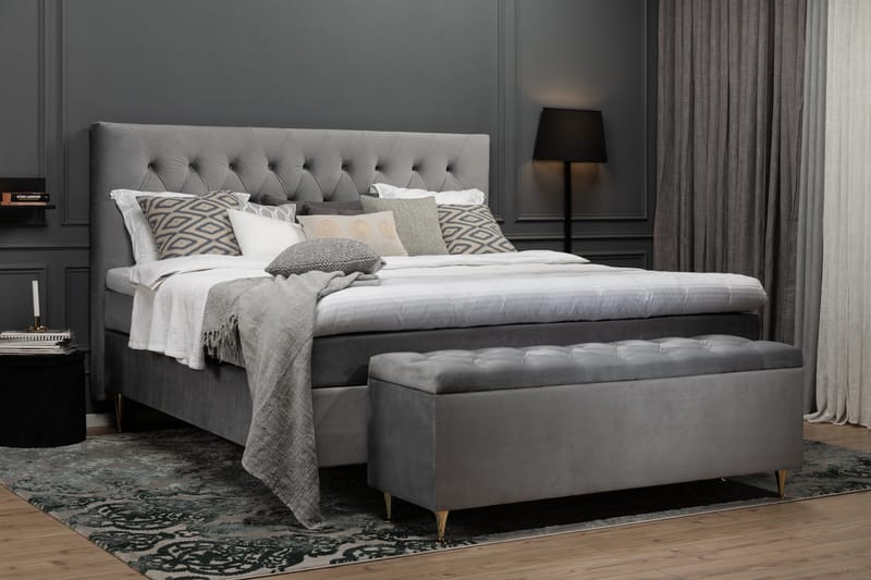 Royal Velvet Komplett Sengpakke 210x210 cm - Lysegrå med Lave Sølvben - Møbler - Senge - Kontinentalsenge