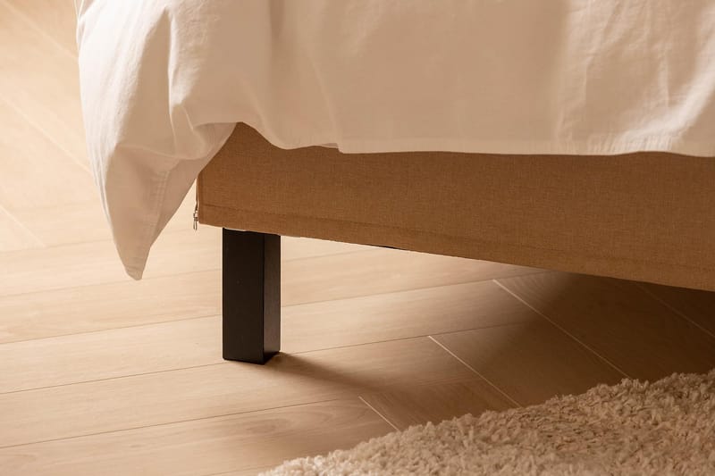 Scarlett Sengepakke 140x200 Memorymadras - Knappet gavl Beige - Møbler - Senge - Komplet sengepakke