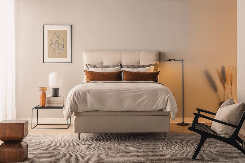 Oslo Lyx Sengepakke Boucle 120x200 Knappet gavl + Madrasbeskytter - Lysebeige - Møbler - Senge - Komplet sengepakke