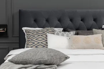 Royal Velvet komplet sengepakke 180x200 cm - Sort med drejede ben - Møbler - Senge - Komplet sengepakke