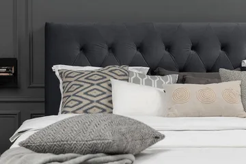 Royal Velvet Komplett Sengpakke 180x200 cm - Sort med Høje Sølvben - Møbler - Senge - Komplet sengepakke