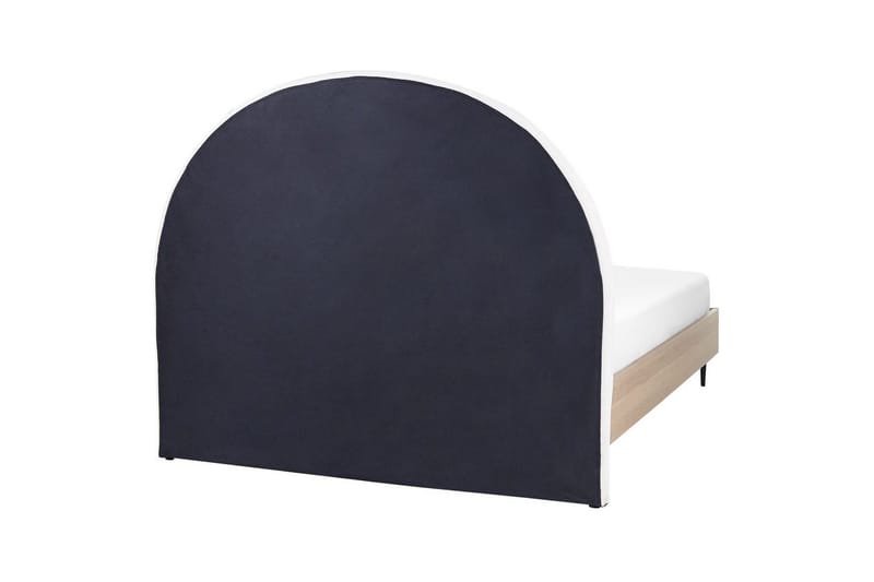 Seng med lamelramme Millay - Hvid, lyst træ, sort/Polyester, 140x200 cm - Møbler - Senge - Sengeramme & sengestel